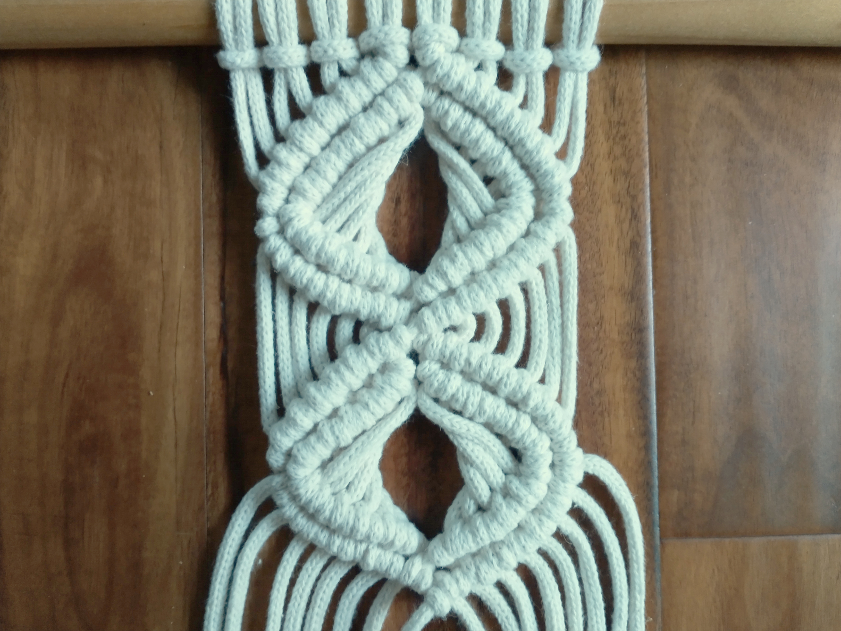 Dettaglio di macrame in aula